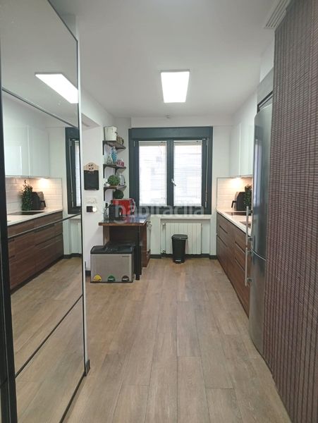 Foto ea25741a-7605-427b-9075-b53002e834fa. Àtic amb xemeneia calefacció piscina a Larrea - San Juan de Dios - Peñota Santurtzi