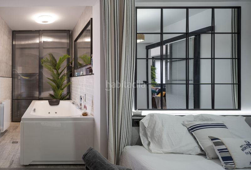 Foto eb1fbdfb-d4b8-425d-a969-eb2c46de07c1. Àtic amb xemeneia calefacció piscina a Larrea - San Juan de Dios - Peñota Santurtzi