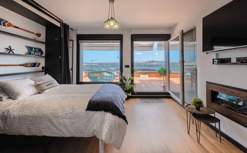 Foto f7c553f7-9290-4416-abfa-d9445f3c04a1. Àtic amb xemeneia calefacció piscina a Larrea - San Juan de Dios - Peñota Santurtzi