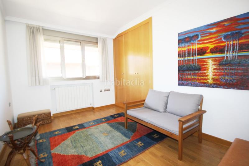 Foto 2f1a2ab7-ca4a-47c8-82e8-f86cb4220f5a. Casa adossada amb calefacció aparcament a Facultad de Medicina Albacete