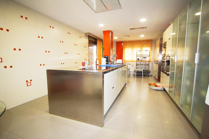 Foto 4b1993b8-17ff-4b24-a5d2-80e5bd98b262. Xalet amb xemeneia aparcament piscina a Alto de los Molinos Albacete