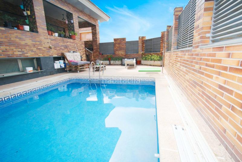 Foto 8b28f385-639b-4c75-bb3e-846ae90a432d. Xalet amb xemeneia aparcament piscina a Alto de los Molinos Albacete