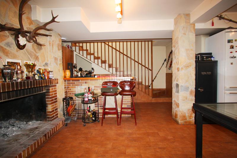 Foto c171302f-3af2-4552-a48a-e36a48ed7059. Xalet amb xemeneia aparcament piscina a Alto de los Molinos Albacete