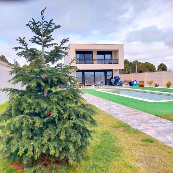 Foto 69c65087-bfa9-4681-aeb5-1a7e14bef4cf. Chalet ¡¡ te presentamos un chalet moderno concebido con mucho cariño y amor para toda tu tu familia !! en Albacete