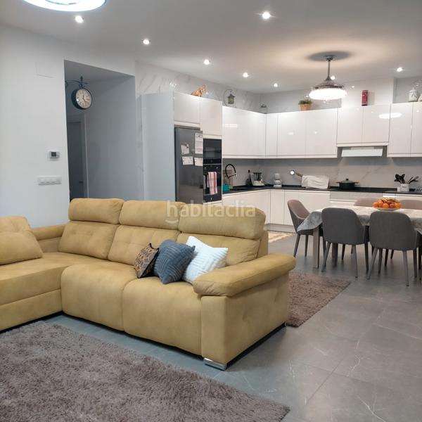 Foto 878296d1-8b2f-4609-8771-c340072115c5. Chalet ¡¡ te presentamos un chalet moderno concebido con mucho cariño y amor para toda tu tu familia !! en Albacete