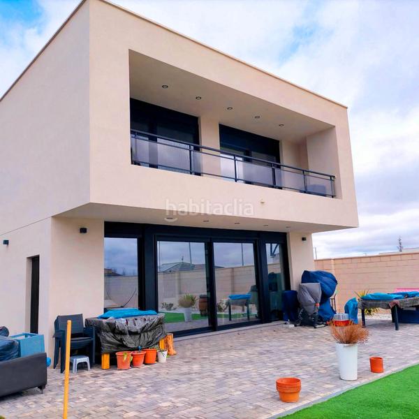 Foto b400c589-382f-4b7f-a230-23f0a8b142bd. Chalet ¡¡ te presentamos un chalet moderno concebido con mucho cariño y amor para toda tu tu familia !! en Albacete