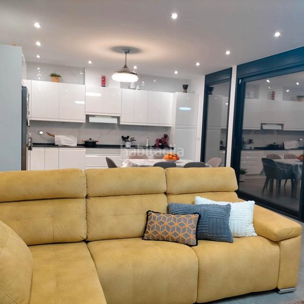 Foto ceafb014-a49c-4104-8e4d-9825e2d20758. Chalet ¡¡ te presentamos un chalet moderno concebido con mucho cariño y amor para toda tu tu familia !! en Albacete