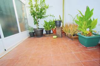 Etagenwohnung in Industria. Gran piso con 30 metros de patio en zona industria