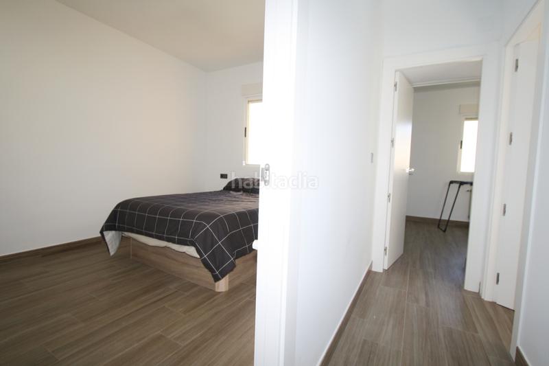 Foto 05b93af6-3a87-48ae-be02-209128ee384a. Casa adossada a calle rafael requena 10 a Gineta (La)