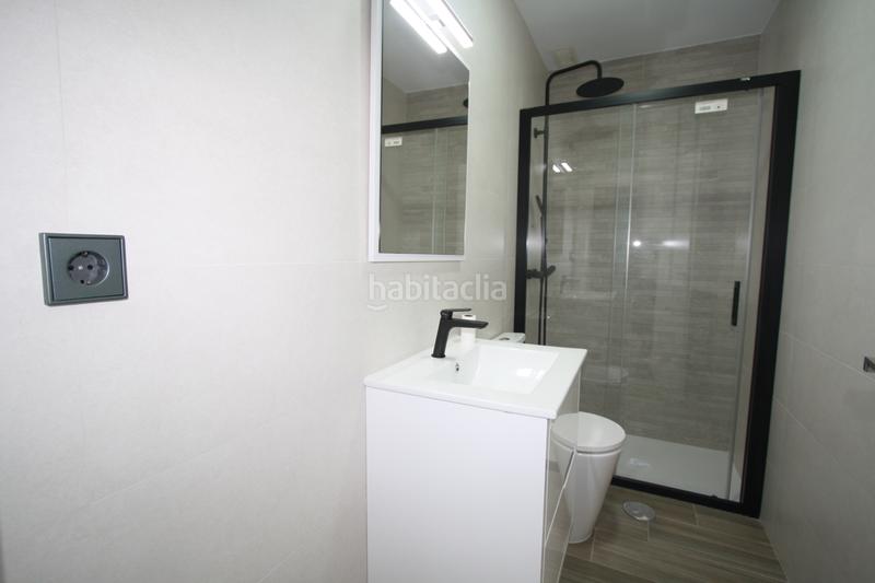 Foto 24a8510b-7787-4d55-88e9-4ca0d11286fb. Casa adossada a calle rafael requena 10 a Gineta (La)