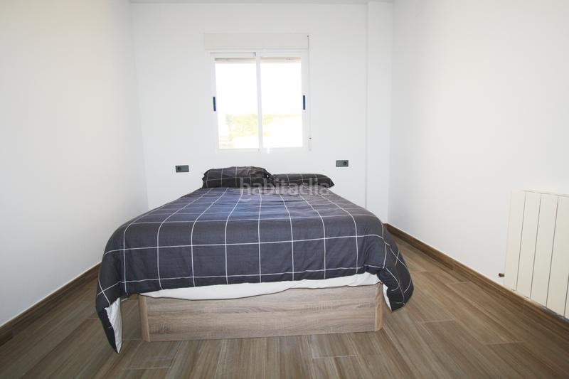 Foto aa2ca4d5-7cb6-41a3-8292-03b2a3af3b32. Casa adossada a calle rafael requena 10 a Gineta (La)