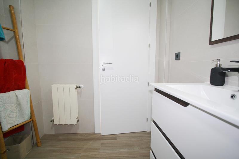 Foto e4b13bfb-dec8-410d-9a5b-e30b3447c3ee. Casa adossada a calle rafael requena 10 a Gineta (La)