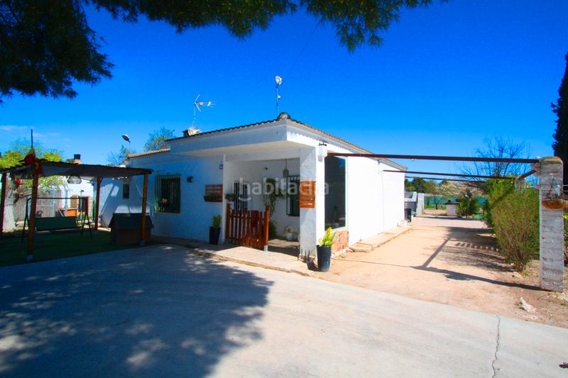 Foto 76cbc78f-09ce-437a-8805-9815319e3571. Chalet  semireformado en muy buen estado en Albacete