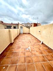 Piso en San Pedro. Piso reformado a estrenar con balcón y terraza