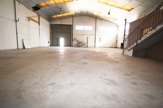 Nave industrial en Pedanías - Extrarradio. Vendo nave con entradas para camiones a dos calles