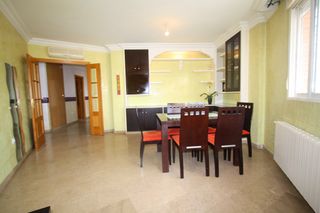 Etagenwohnung  Calle cabo finisterre 35. Piso semibajo con patio individual para entrar ya  en venta en b