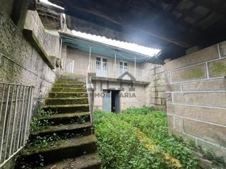 Casa a Amoeiro