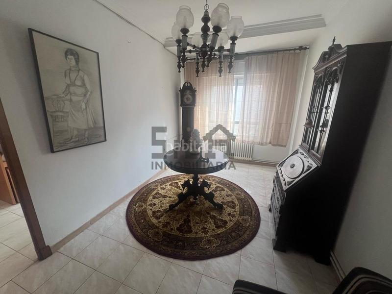 Foto 7b015cc0-0c1e-48fb-854b-bd8a1f90761a. Piso en Centro Ourense