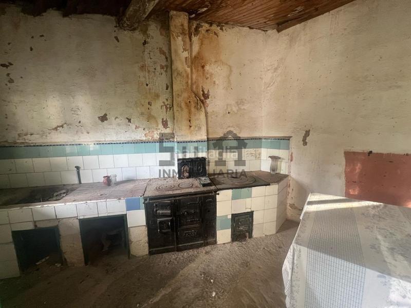 Foto bf45ec5a-4f65-4614-bc86-5300a4a3f86a. Casa amb aparcament a Taboadela