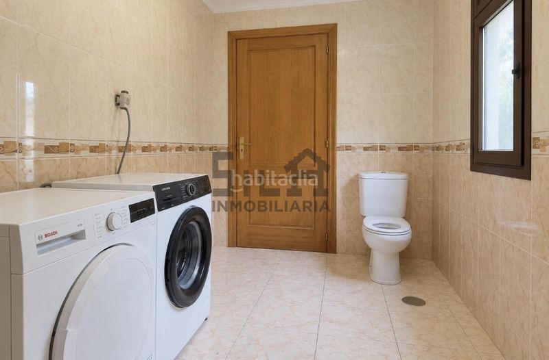 Foto f6775bf4-7470-4584-b352-59934e6651a9. Casa amb calefacció aparcament a Coles