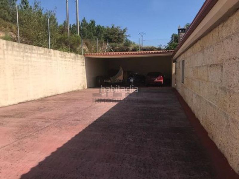 Foto 39b22660-b3d1-4a93-8df5-bfac41811ff9. Chalet con riscaldamento parcheggio piscina in Barrocanes Ourense