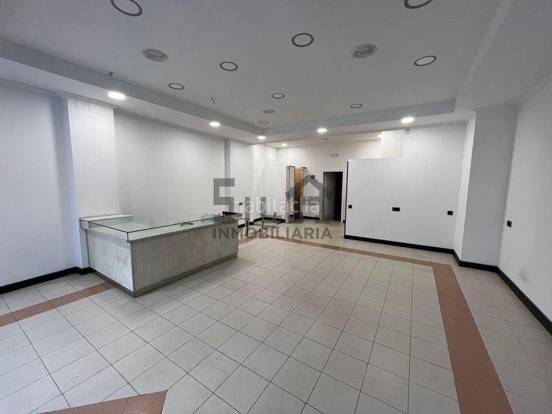 Foto c3fc73ee-3c7c-4885-aed7-981620e29da4. Local comercial a Centro Ourense