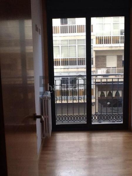 Foto d98494a2-c3a5-44b4-b0a2-1b73b82b1e1b. Apartament amb calefacció aparcament a A Carballeira Ourense