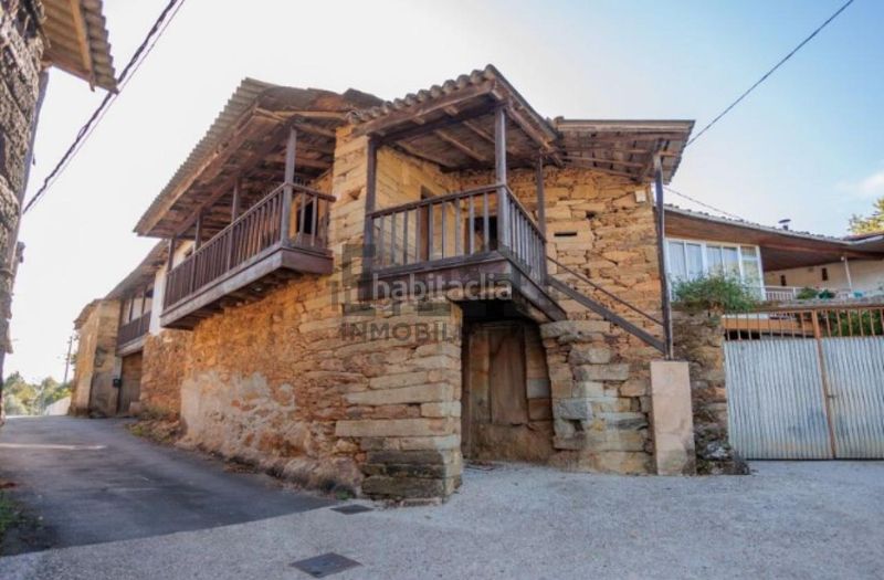 Foto 533bcff8-3c73-4db7-85be-8b6bf7960e70. Casa amb aparcament a Castrelo do Val