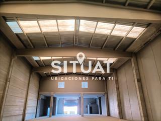 Nau industrial a Carrer miguel servet 9. Nave a estrenar con patio delantero y trasero