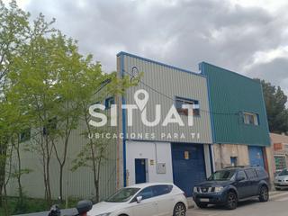 Bâtiment à usage industriel à Carrer de indústria 16. Nave industrial esquinera con planta de ofininas excelente  en e