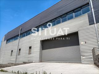Lloguer Nau industrial a Avinguda compositor bizet 12. Nave industrialcon muelle  esquinera con 12 m de altura