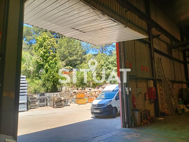 Foto eaed2fa6-23d8-425c-ab59-d57f2b9b43ee. Location bâtiment à usage industriel dans carrer praga 8 dans Rubí