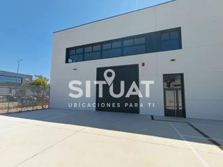 Lloguer Nau industrial a Carrer de la tecnologia 29. Nave esquinera tipo b estrenar con gran imagen corporativa con p