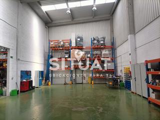 Rent Industrial building in Carrer de la indústria 4. Nave esquinera impecable con oficinas de primera calidad recien