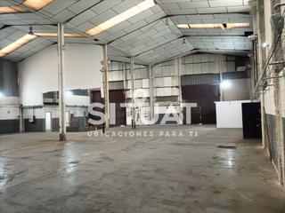 Nau industrial a Carrer enric prat de la riba 25. Nave tipo b  con muelle de carga y patio delantero