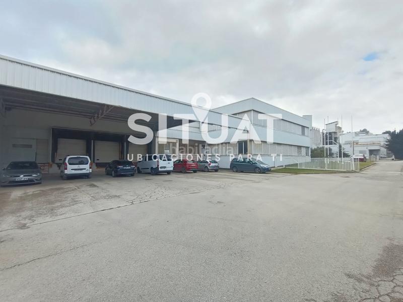 Foto b6c33615-443a-407b-96c3-e63055fff487. Nau industrial a carrer estàtica 11 a Castellbisbal