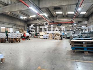 Location Bâtiment à usage industriel à Carrer santa clara 39. Nave tipo c con muelle de carga y patio delantero