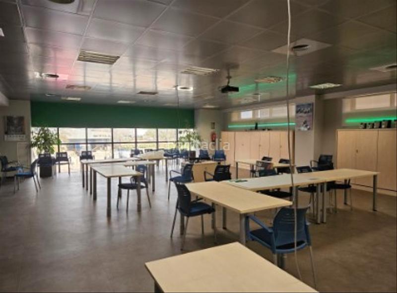 Foto 1566d2a9-d4d1-4048-ba25-a1aff351b6f9. Location bâtiment à usage industriel dans carrer primer de maig 38 dans Hospitalet de Llobregat (L´)