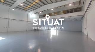 Lloguer Nau industrial a Carrer d'avinyó 2. Nave  nueva para entrar con instalaciones.