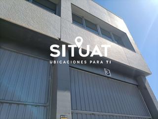 Location Bâtiment à usage industriel à Carrer de la indústria 45. Nave esquinera con muelle de carga y patio delantero y trasero