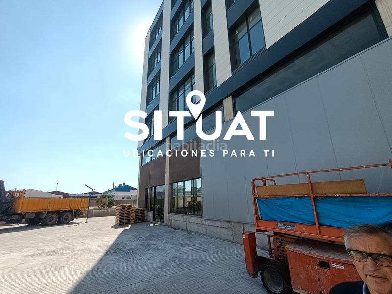 Foto f460bf16-a54a-4965-8534-68342e6f6eac. Lloguer nau industrial a calle de pablo iglesias 17 a Hospitalet de Llobregat (L´)