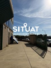 Lloguer Nau industrial a Carrer indústria 50. Nave esquinera impecable con patio delantero y oficinas en perfe