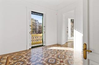 Location Bureau à Carrer de còrsega 295