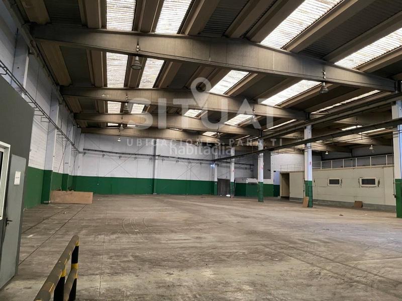 Foto 12de3174-2d46-455b-945d-bb177c16c951. Lloguer nau industrial a avinguda compositor bizet 49 a Rubí