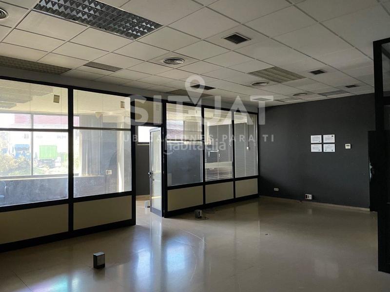 Foto 740ed5c5-53c7-4232-94a7-fdd15f40f578. Rent industrial building in avinguda compositor bizet 49 in Rubí