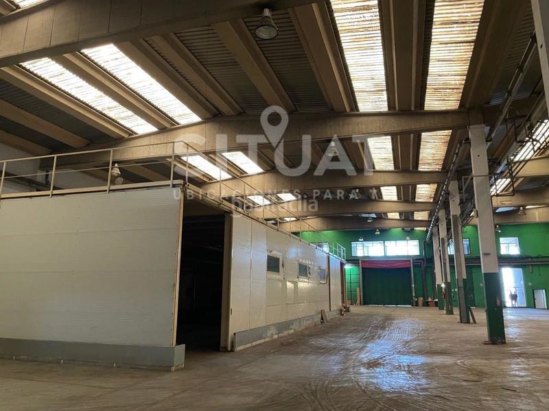 Foto b0236af6-15b5-470f-b572-5c9feea315a6. Rent industrial building in avinguda compositor bizet 49 in Rubí