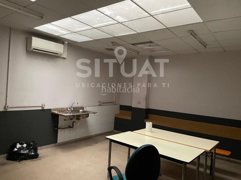 Foto c827b0b7-9daa-42e3-88be-477f2e1e8e94. Rent industrial building in avinguda compositor bizet 49 in Rubí