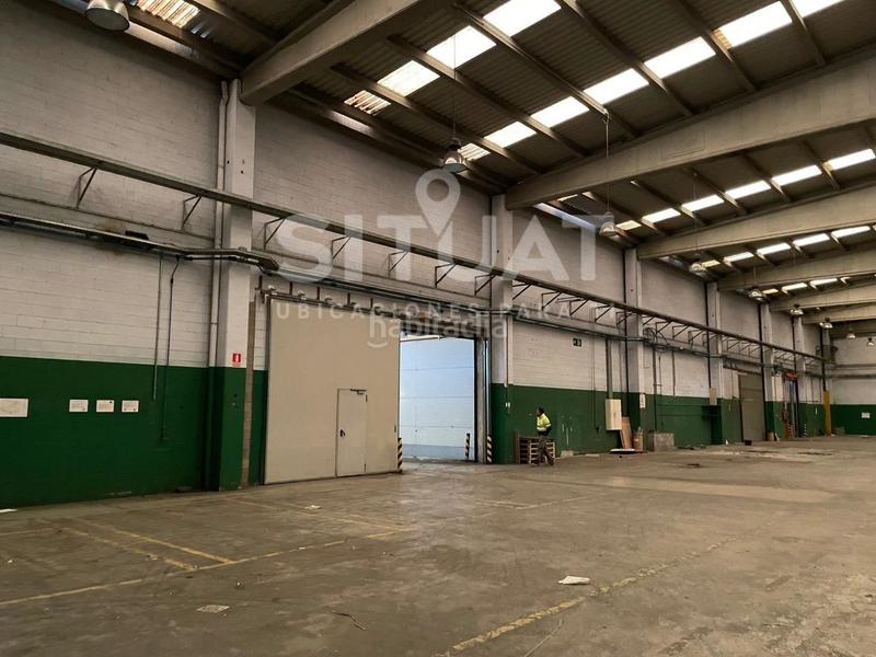 Foto f286fea9-f796-48aa-962c-3284620c0414. Rent industrial building in avinguda compositor bizet 49 in Rubí