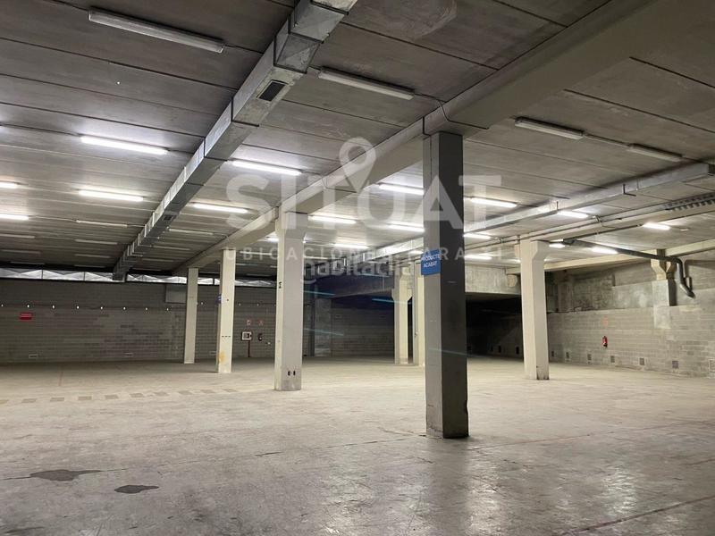 Foto fa59b350-c5f8-41fd-b7ff-a27405d7199c. Rent industrial building in avinguda compositor bizet 49 in Rubí