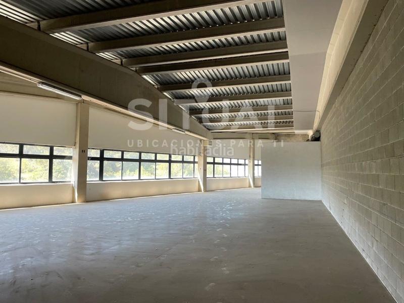 Foto ffe968fb-a986-469c-9d8e-993794a23cf8. Rent industrial building in avinguda compositor bizet 49 in Rubí